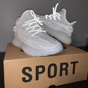 Mock yeezys